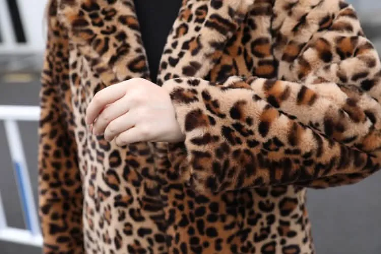 Chic Leopard Print Faux Fur Winter Coat with Elegant Tailored Collar for Women