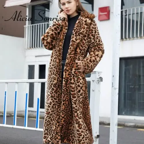 Chic Leopard Print Faux Fur Winter Coat with Elegant Tailored Collar for Women