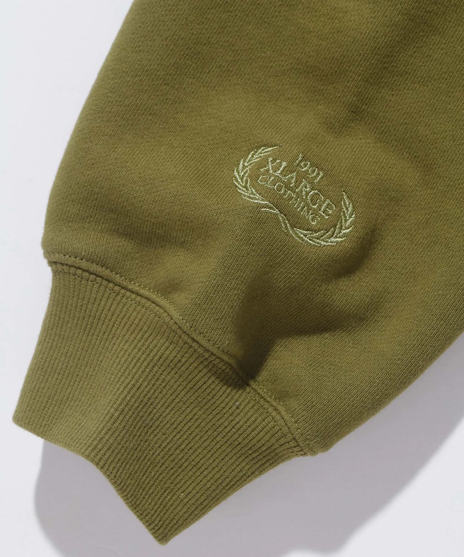 EMBLEM PATCHED PULLOVER HOODED SWEAT