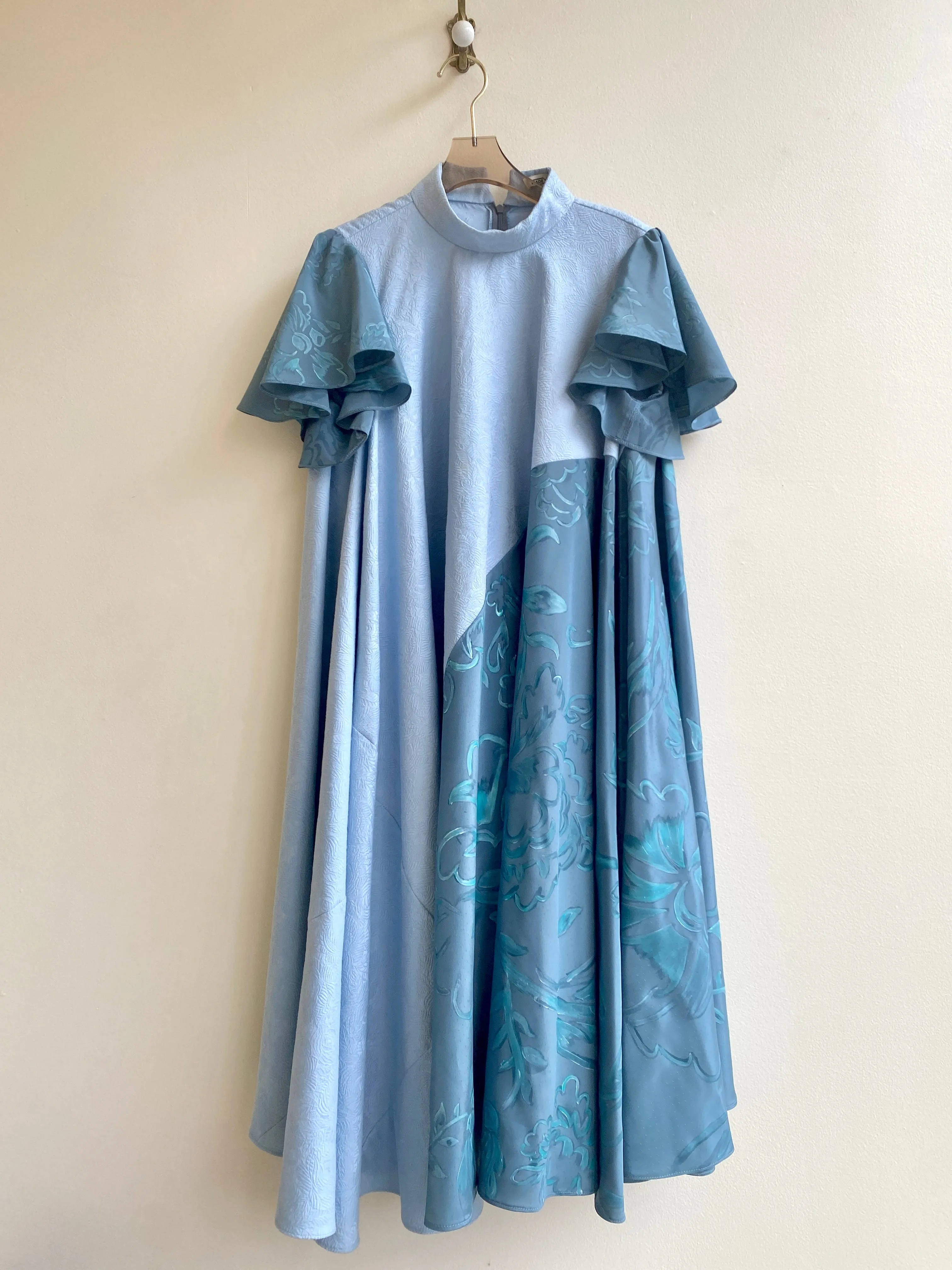 Hand-Painted Strolling Tent Dress w/ Flutter Sleeve (Pale Blue)